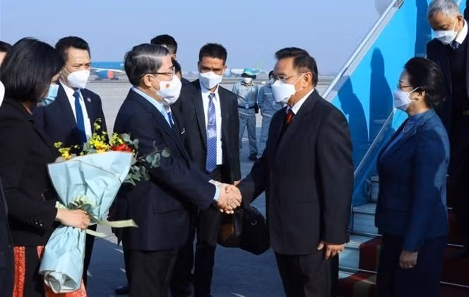 Le président de l’AN du Laos commence sa visite officielle au Vietnam ảnh 1