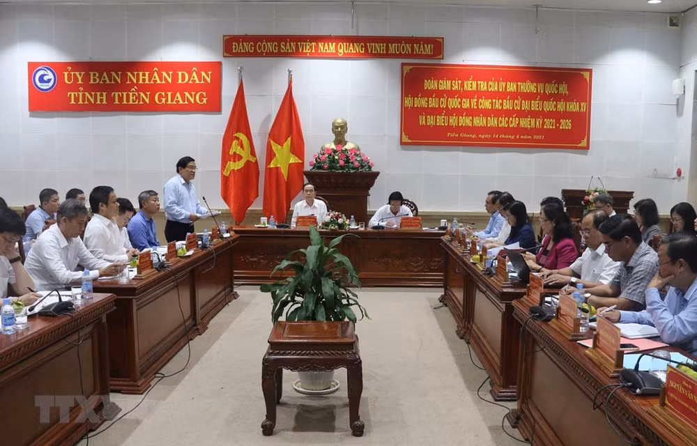 Le vice-président de l’AN vérifie les préparatifs des élections législatives à Tien Giang ảnh 1
