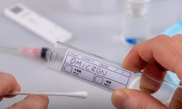 COVID-19 : le Vietnam détecte un premier cas de variant Omicron ảnh 2