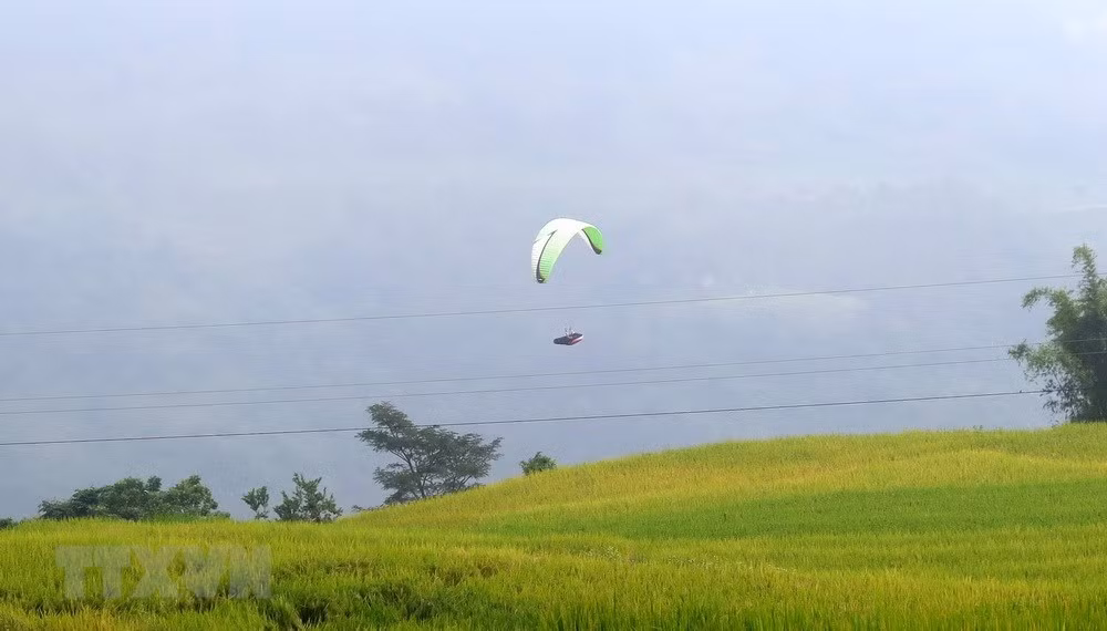 Le premier vol en parapente organisé à Tuyen Quang ảnh 2