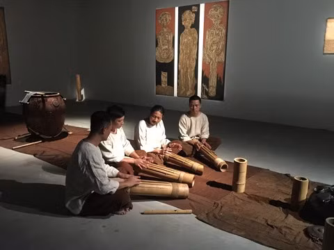Les artistes interdisciplinaires passionnés de culture locale ảnh 1
