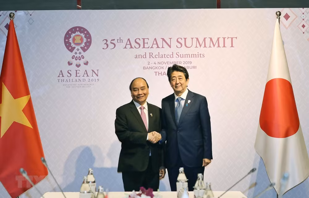 Le PM japonais Shinzo Abe et sa volonté d’approfondir les relations avec le Vietnam ảnh 1