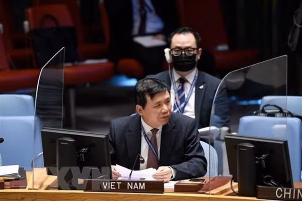 Le Vietnam souligne la nécessité de mettre immédiatement fin à la violence au Myanmar ảnh 1