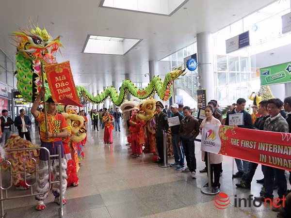 Da Nang accueille le premier vol du Nouvel an lunaire du Singe ảnh 1