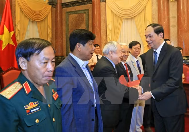 Rencontre du président Tran Dai Quang avec des soldats volontaires vietnamiens au Cambodge ảnh 1