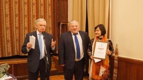 Accès gratuit des lecteurs vietnamiens aux fonds de livres numériques russes ảnh 1