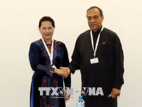 Nguyen Thi Kim Ngan rencontre son homologue sri-lankais à Genève ảnh 2