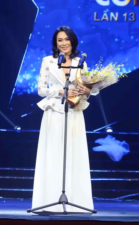 13e prix Công hiên : double consécration pour My Tâm, Duong Câm et le groupe Ngot ảnh 1