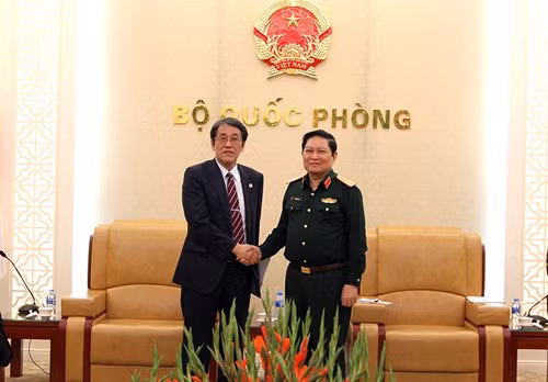 Renforcement de la coopération dans la défense entre le Vietnam et des pays ảnh 1