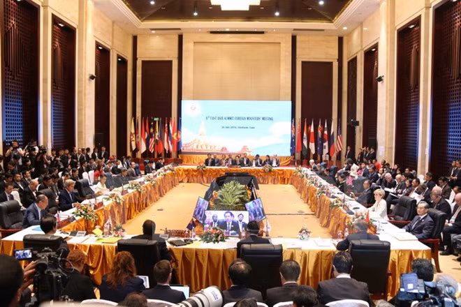 Le Vietnam avance plusieurs idées lors de conférences entre ASEAN et partenaires ảnh 1