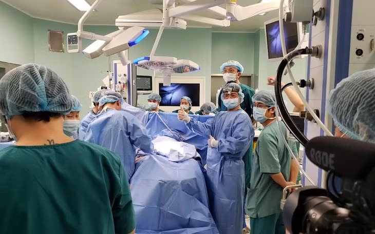 L’opération de séparation de soeurs siamoises : fierté de la médecine vietnamienne ảnh 1