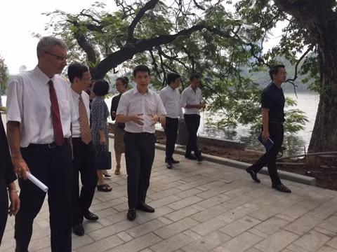 La France et le Vietnam, main dans la main pour aménager le lac de l’Épée restituée ảnh 2
