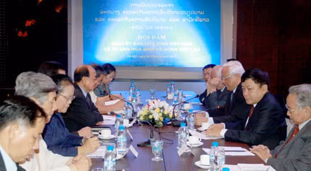 Renforcement de la coopération entre les deux comités de paix Vietnam-Laos ảnh 1