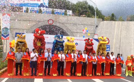 Inauguration du tunnel routier sous les cols Ca et Cô Ma à Phu Yen ảnh 1