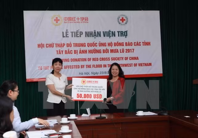 La Croix-Rouge chinoise soutient les victimes des inondations au Vietnam ảnh 1