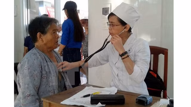 Les médecins cambodgiens d’origine vietnamienne au chevet des pauvres ảnh 1