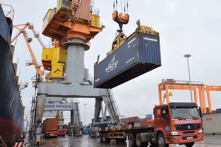 Le Vietnam retrouve un excédent commercial ảnh 1