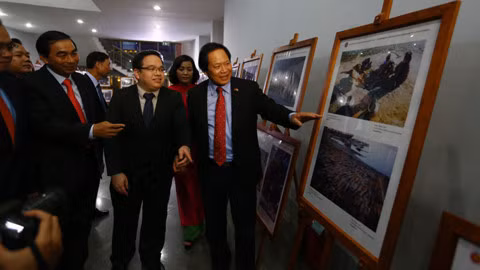 Exposition de photos et de films documentaires sur la Communauté de l’ASEAN à Ninh Binh ảnh 1
