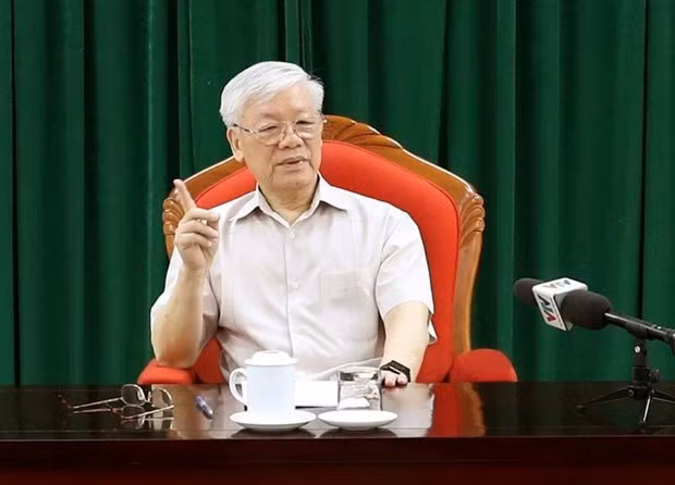 Le SG du PCV et président Nguyên Phu Trong à une réunion avec les dirigeants du pays ảnh 1