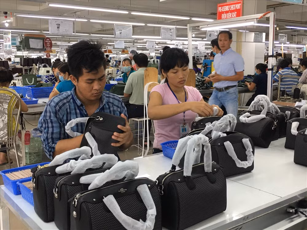 De nombreuses entreprises étrangères se délocalisent vers le Vietnam ảnh 2