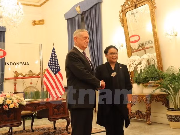 Le secrétaire d'Etat américain à la Défense rencontre le ministre indonésien des AE ảnh 1