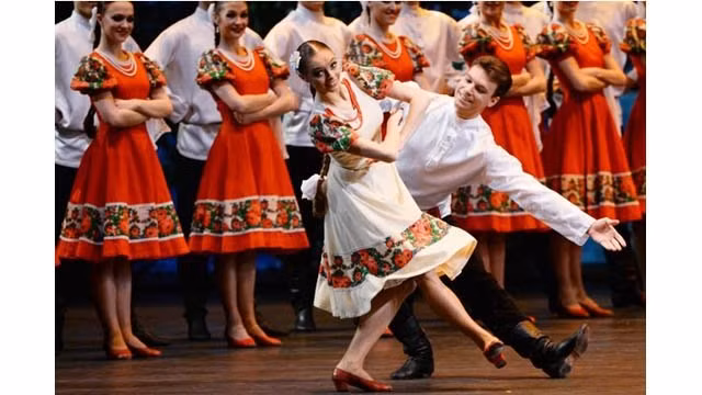 Une troupe de danse folklorique russe participera au Festival de Huê 2018 ảnh 1