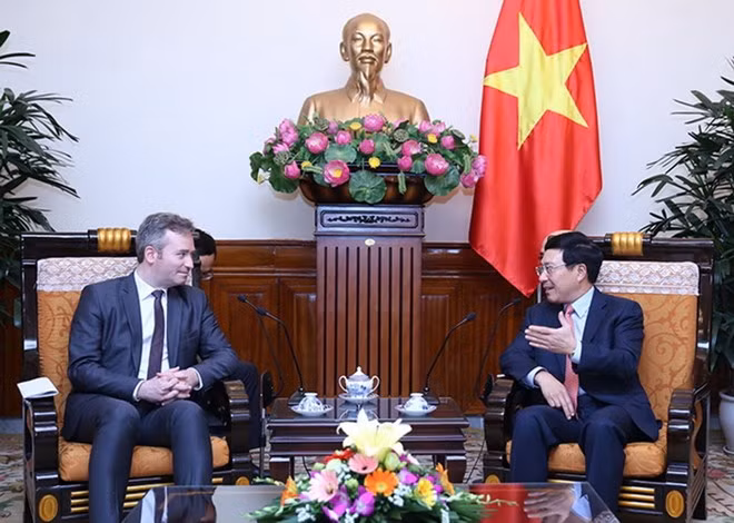 Le vice-PM Pham Binh Minh reçoit le secrétaire d’Etat français Jean-Baptiste Lemoyne ảnh 1