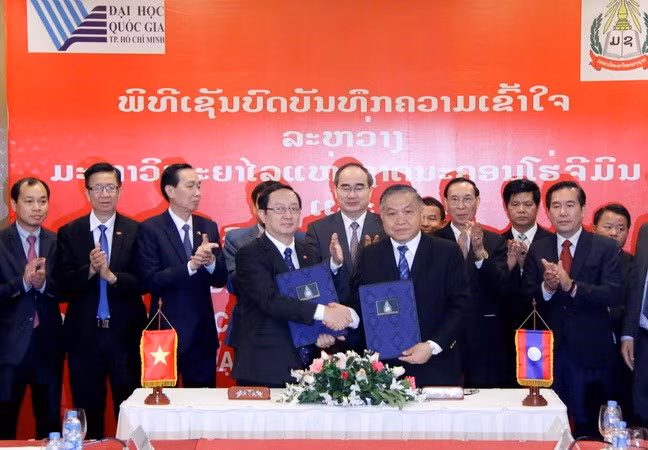 Renforcer la coopération entre l'Université nationale de HCM-V et l'Université nationale du Laos ảnh 1