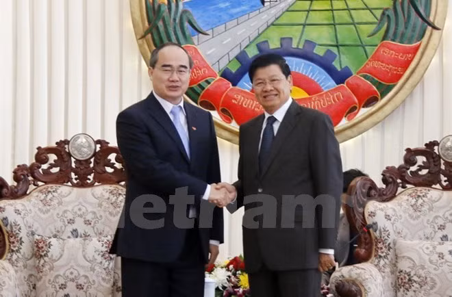 HCM-Ville partage son expérience de développement urbain avec Vientiane ảnh 1