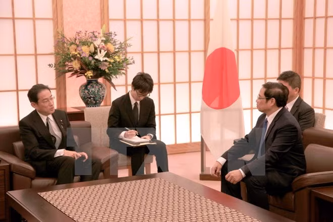 Le Japon continue de privilégier le développement des relations avec le Vietnam ảnh 2