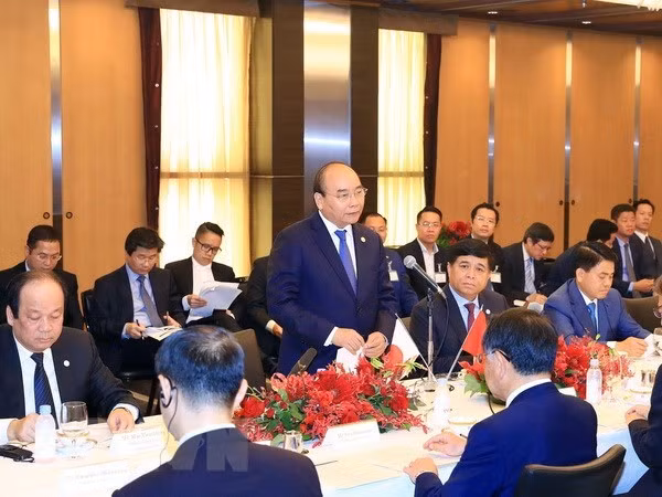 Le PM Nguyen Xuan Phuc rencontre des responsables de grandes sociétés financières japonaises ảnh 1