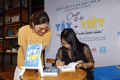 Sortie du livre Chuyên hen hò Tây-Viêt ảnh 1