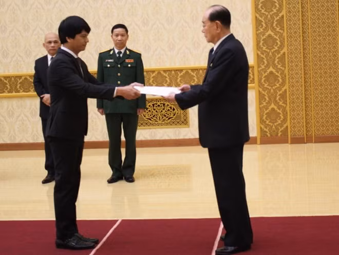 L’ambassadeur vietnamien en RPDC présente ses lettres de créance ảnh 1