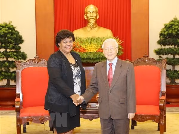Le leader du PCV soutient pour l’œuvre révolutionnaire cubaine ảnh 1