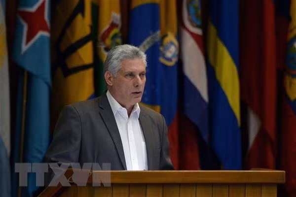 Le président du Conseil d'État de Cuba se rendra au Vietnam en novembre ảnh 1