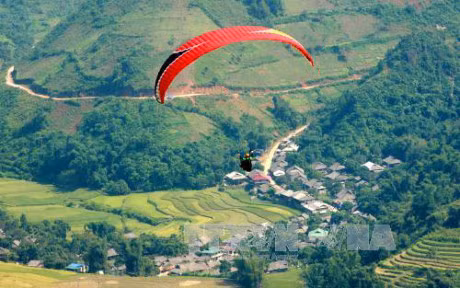 Ouverture du Festival de parapente au col Khau Pha à Yen Bai ảnh 1