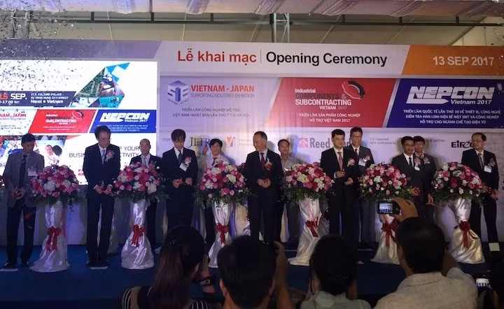 Ouverture de deux expositions sur l’industrie auxiliaire à Hanoï ảnh 1