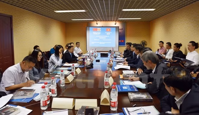 Un échange de vue sur la promotion de l'investissement Chine-Vietnam à Pékin ảnh 1
