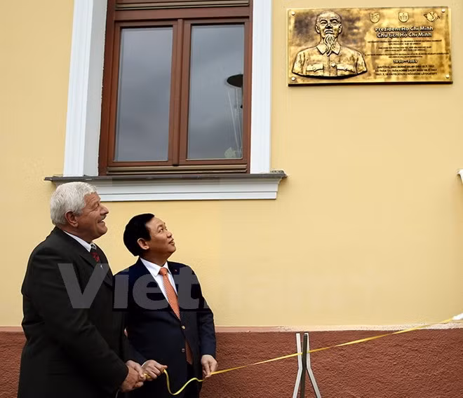 Le vice-Premier ministre Vuong Dinh Hue en Slovaquie ảnh 2