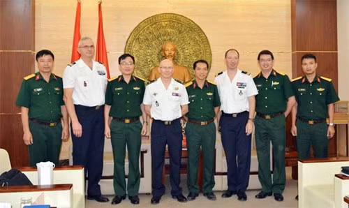 La France aide le Vietnam dans la médecine militaire ảnh 1