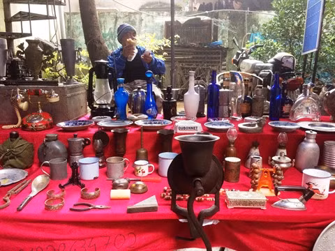 Une foire d’antiquités au cœur de Hanoï ảnh 1