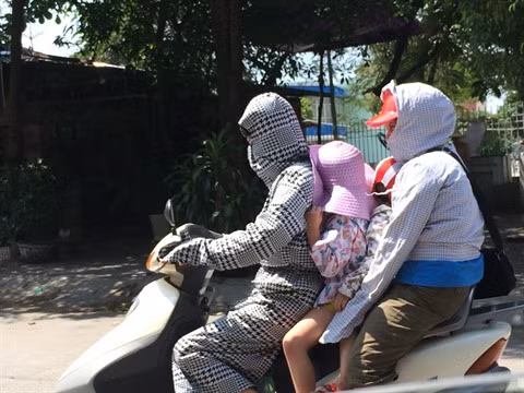 Hanoï chamboulée par la canicule ảnh 3