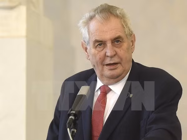 Le président tchèque entame sa visite d'Etat au Vietnam ảnh 1