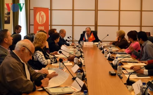 Table-ronde sur le partenariat stratégique intégral entre le Vietnam et la Russie ảnh 1