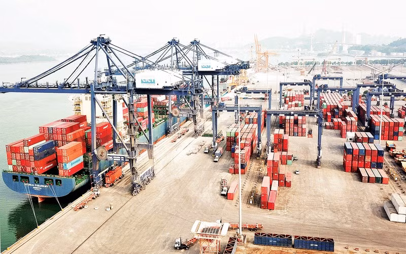 Quang Ninh promeut le développement de ses ports maritimes ảnh 1
