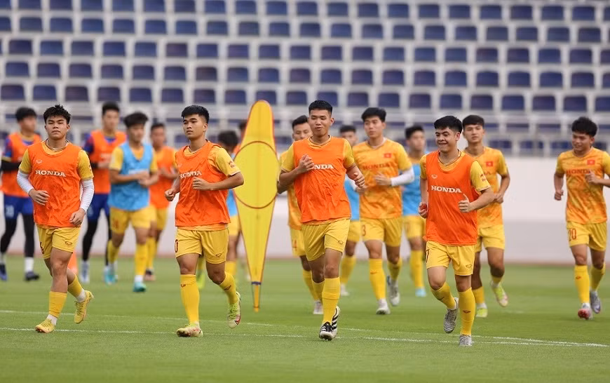 SEA Games 32: L’entraîneur en chef Philippe Troussier élimine sept joueurs ảnh 1