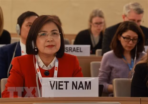 Le Conseil des droits de l'homme de l'ONU adopte une résolution proposée par le Vietnam ảnh 1