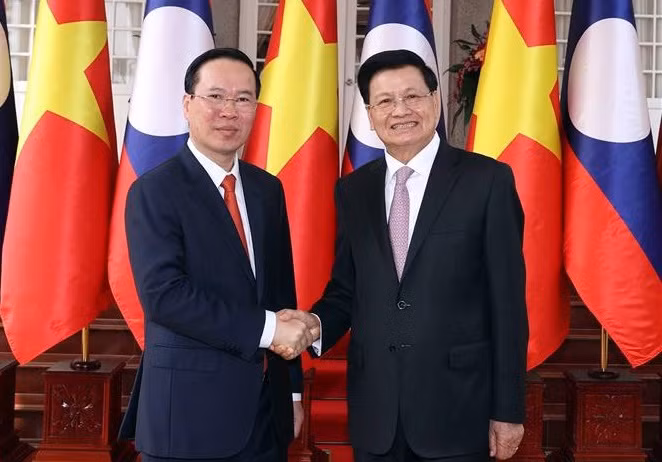 Entretien entre le président vietnamien et son homologue lao à Vientiane ảnh 2
