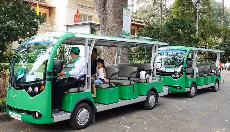 Ho Chi Minh-Ville va piloter des voitures électriques pour les visites dans la ville ảnh 1