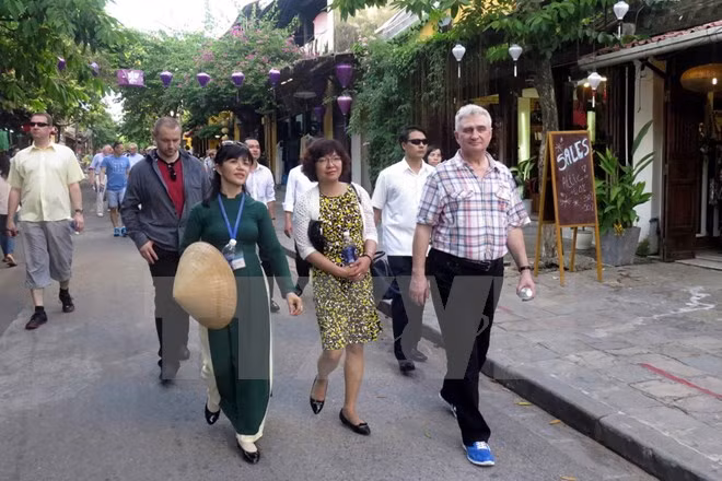 Le président du Sénat tchèque Milan Stech visite la province de Quang Nam ảnh 1